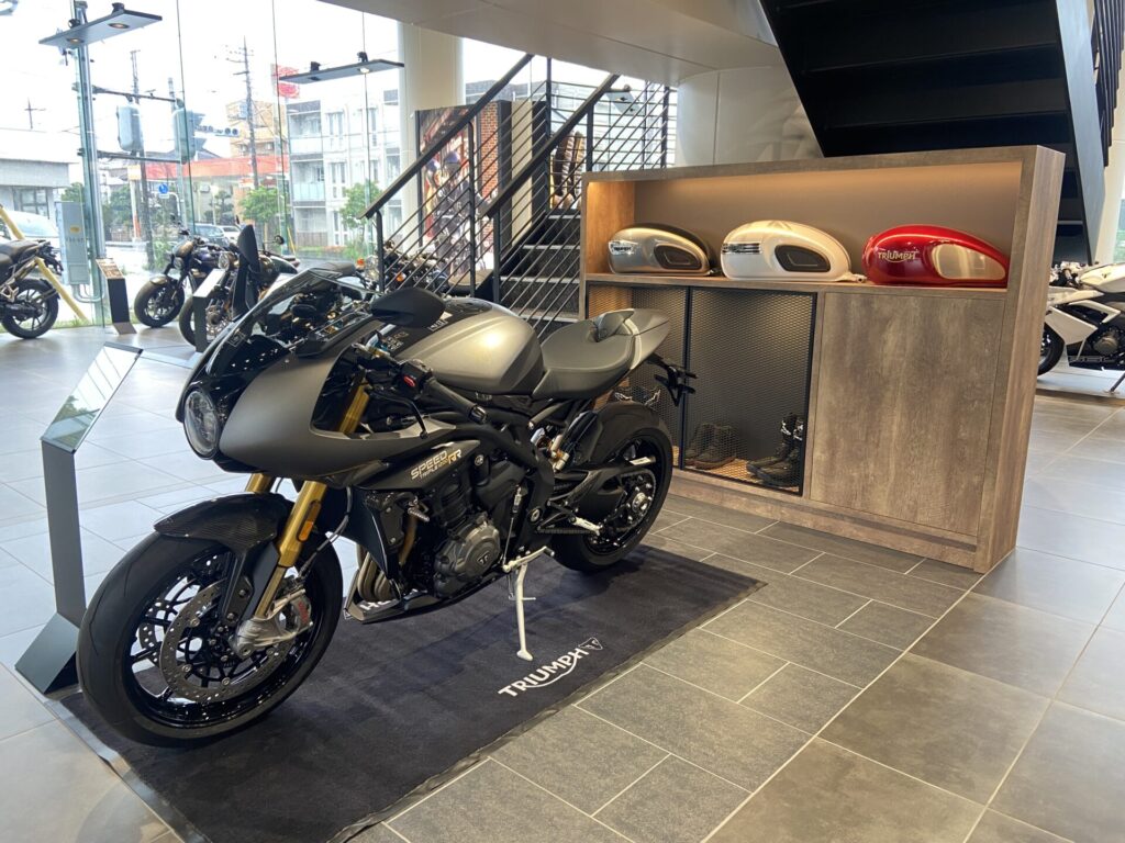 トライアンフ埼玉川口ショールーム画像